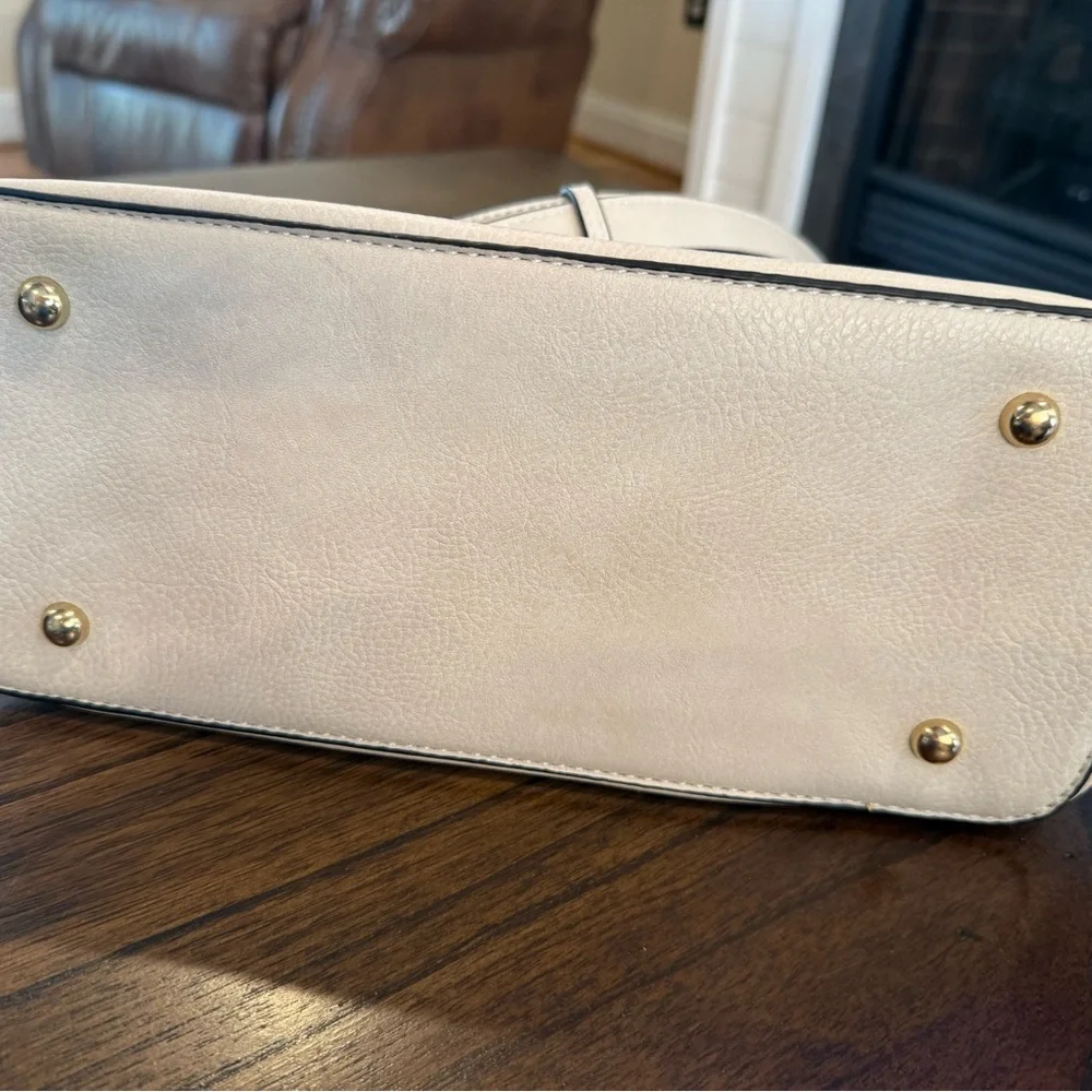 I Light colored faux leather hobo bag with gold-tone hardware like new condition